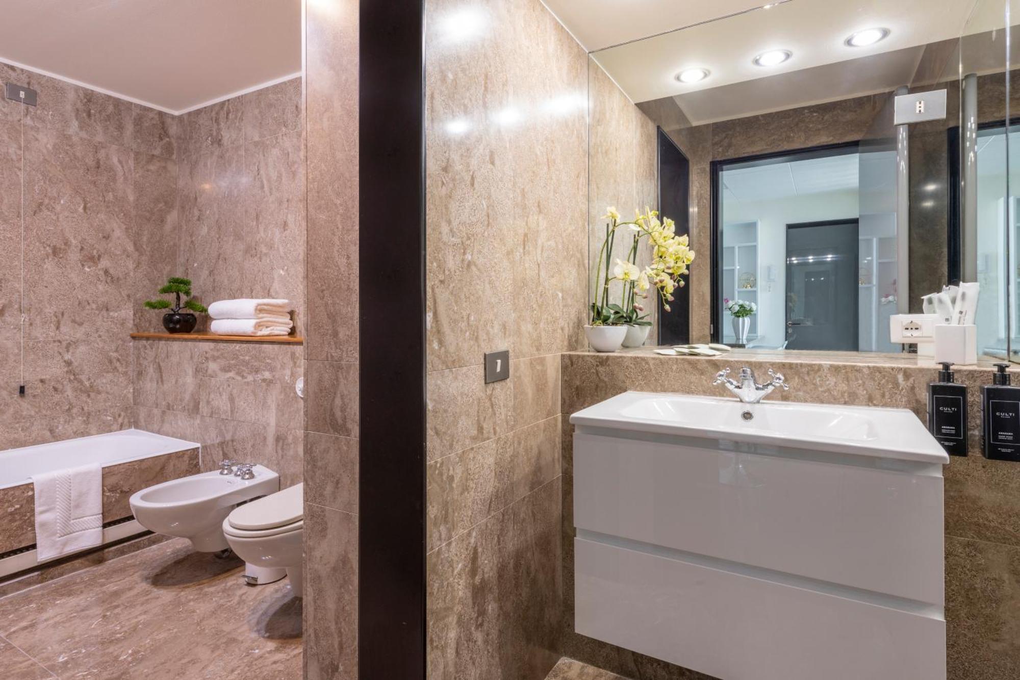 Milan Royal Suites - Luxury Duomo Zewnętrze zdjęcie